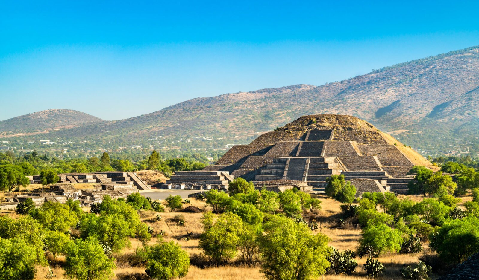 vista della piramide della luna a teotihuacan patrimonio mondiale dell unesco in messico